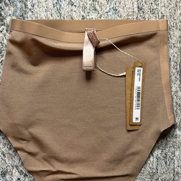 🆕SKIMS Sheer Sculpt High Waisted Thong Sienna XS - Picture 2 of 3